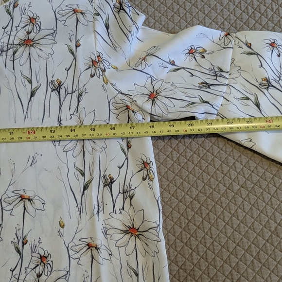 Gracia Floral Print Blouse - White with Daisies Small - Picture 2 of 7